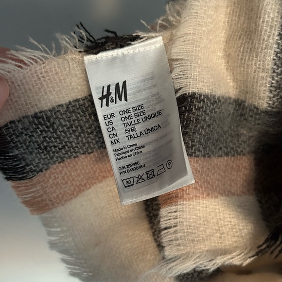 H&M Cream and Black Plaid Scarf - Picture 3 of 3